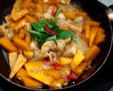 รูปขั้นตอนการทำที่ 4 ของ ฟักทองผัดไก่