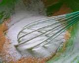 Foto del paso 2 de la receta: Budín de manzana y pasas (sin harina de trigo y sin azúcar)