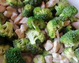 Gombás-brokkolis-joghurtos csirke recept fázis 3 fotója
