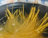 Foto del paso 1 de la receta: Spaghettis con Salchichas, berenjenas, pimientos verdes 🍆🍝