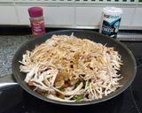 Foto del paso 4 de la receta: Taco de lechuga con pollo desmechado sazonado