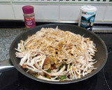 Foto del paso 4 de la receta: Taco de lechuga con pollo desmechado sazonado