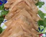 A picture of step 7 of Pork and prawn crispy fried wonton.