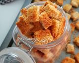 A picture of step 2 of Plain Simple Croutons.
