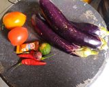 Foto langkah ke 1 dari resep Terong bakar sambal tomat.