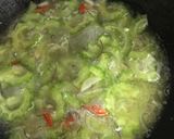 Gambar langkah 4 resipi Peria goreng telur.