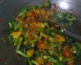 Foto langkah ke 8 dari resep Balado Kentang Brokoli.