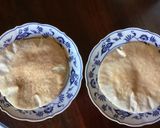 A picture of step 1 of California Farm Greek Pizza.