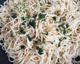 Foto del paso 3 de la receta: Spaghettis al ajillo
