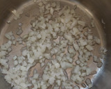 Foto del paso 1 de la receta: Polenta a la cebolla con camarones