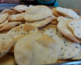 Foto del paso 4 de la receta: Galletitas saborizadas saladas de aceite