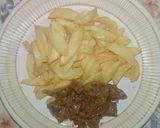 A picture of step 4 of Fried Potatoes with Liver Sauce.