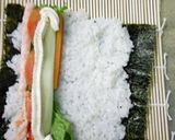 Foto langkah ke 4 dari resep Sushi pertama coba dan sukses.