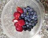 Foto del paso 1 de la receta: Coconut milkshake de uva y frutilla 🍇🍓 :)