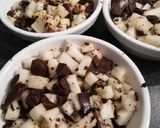 Une image de l'étape 2 de Crumble de poire chocolat aux noisettes.