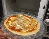 A picture of step 6 of Onion capcicum tomato pizza.