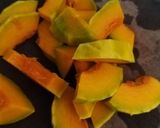 Hình bước làm 2 của món Óc heo chưng bí đỏ cho bé