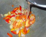 Foto langkah ke 2 dari resep Tumis Kangkung Saos Tiram.