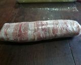 Foto del paso 3 de la receta: Lomo envuelto en panceta con cajita de papa rellena y cebollas
