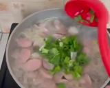 Foto langkah ke 5 dari resep Sop Sosis Bakso Praktis.