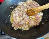A picture of step 3 of Garlic Chicken Linguine.