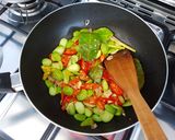 Foto langkah ke 3 dari resep Sambal Goreng Tahu Tempe pete.