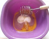 Foto langkah ke 2 dari resep Bolu Kukus Mekar Meses Rainbow No Mixer 1 Telur.