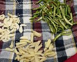 हरी मिर्च अदरक लहसुन का अचार(hari mirch adrak lahsun ka achar recipe in hindi) रेसिपी चरण 2 फोटो