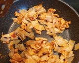 รูปขั้นตอนการทำที่ 4 ของ ผัดพริกแกงไก่หน่อไม้ดอง+ไข่ดาว