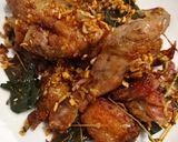 Foto langkah ke 6 dari resep Ayam Tim Goreng Bawang.