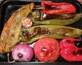 Foto del paso 3 de la receta Ensalada de pimientos asados, con aceitunas en aceite