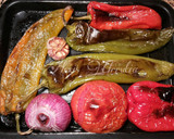Foto del paso 3 de la receta: Ensalada de pimientos asados, con aceitunas en aceite