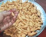 हींग नमक पारे (Hing Namakpare recipe in Hindi) रेसिपी चरण 6 फोटो