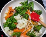 A picture of step 1 of Stir fried veg and noodles.