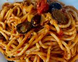 Foto del paso 6 de la receta: Pasta a la Puttanesca 🍝🫒🍅🐟