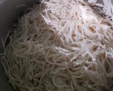 A picture of step 2 of Spicy Egg Noodles Bhel.