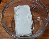 Foto del paso 1 de la receta: Rollo de queso con nuez y arándanos