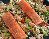 Foto del paso 3 de la receta: Salmón al horno con verduras y arroz