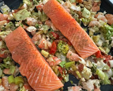 Foto del paso 3 de la receta: Salmón al horno con verduras y arroz