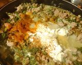 Foto del paso 2 de la receta: Espanadas de espinaca, carne y salsa blanca