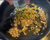 Foto del paso 4 de la receta: Filetes de ternera en salsa con aceitunas