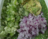 Foto del paso 5 de la receta: Salsa verde cruda con aguacate