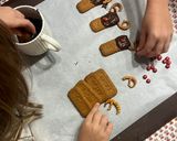 Foto del paso 2 de la receta: Renos de Rudolf de Lotus de Mateo y Carmen 👧🏼🧒🏼🎄