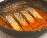 A picture of step 4 of Salmon Red curry.