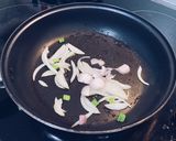 รูปขั้นตอนการทำที่ 3 ของ ข้าวหน้าไก่ผัดกิมจิ