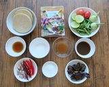 รูปขั้นตอนการทำที่ 1 ของ ตำหน่อไม้ย่านางหมูยอ By แม่บ้าน