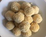 Foto langkah ke 7 dari resep Bola bola kentang mozzarella.