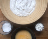 Foto del paso 1 de la receta: Tarta de yogur de stracciatella