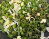 Foto del paso 4 de la receta: Arroz blanco salteado con espárragos trigueros