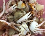 Gambar langkah 1 resipi Gulai tumis darat baby crab bersama nanas 🍍🦀.